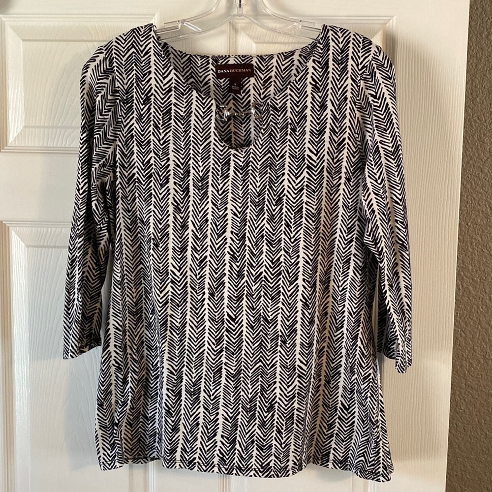 Black/white Blouse.  2/4 sleeves. No stains, tears.  Great pre loved condition